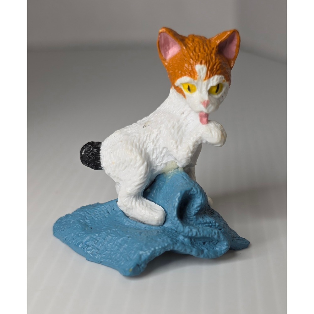 Kitty‎ in My Pocket 1994 Orange & White Cat Blue Rug M.E.G. Inc